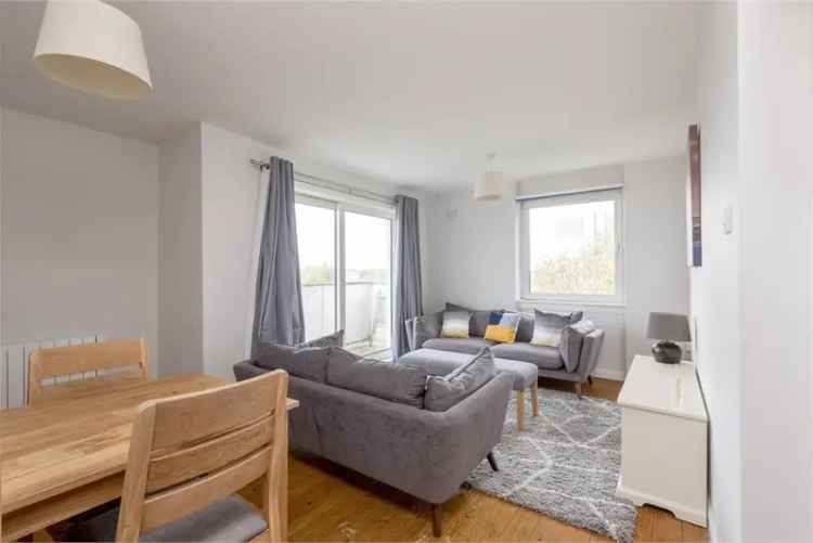2 Bed Flat Fourth Floor with Lift Access and Residents Parking