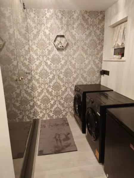 4 Bedroom Semi Detached House With Games Room Near Schools
