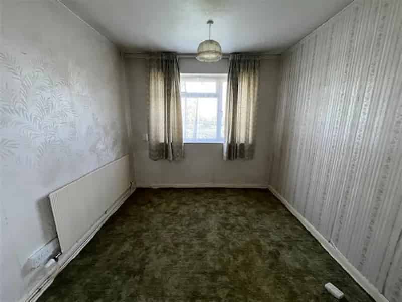 3 Bed Semi-Detached Bungalow with Garden and Garage