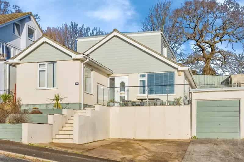 Sea View Detached Home Four Bedrooms Stunning Family Home