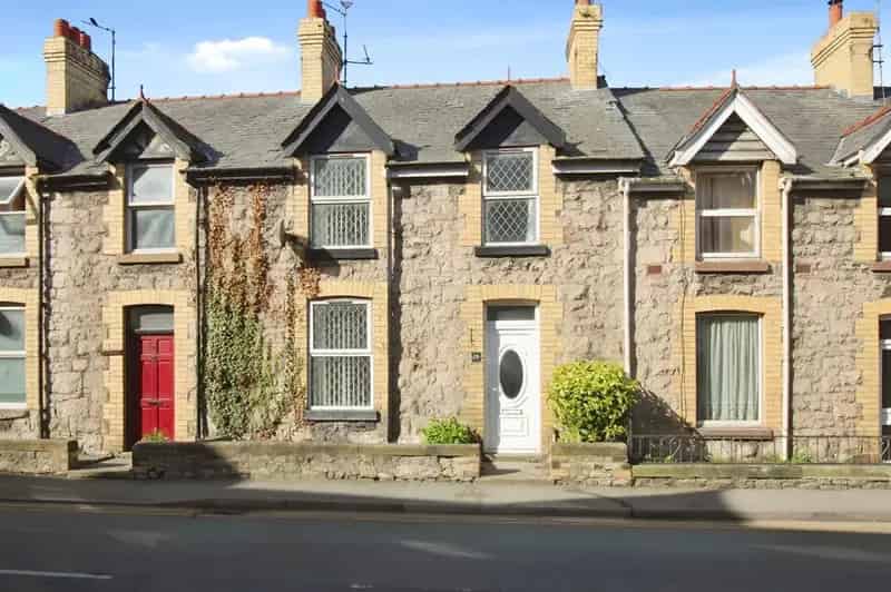 3 Bedroom Mid Terrace House to Rent Abergele