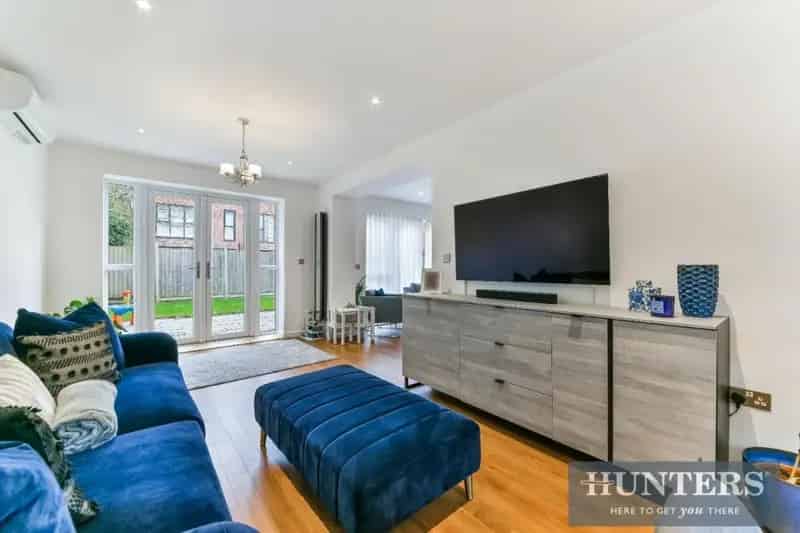4 Bed Semi Detached House For Sale