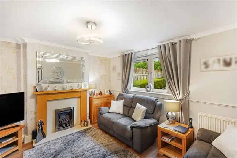 3 Bed Terraced House with 2 Reception Rooms Near Schools and Amenities