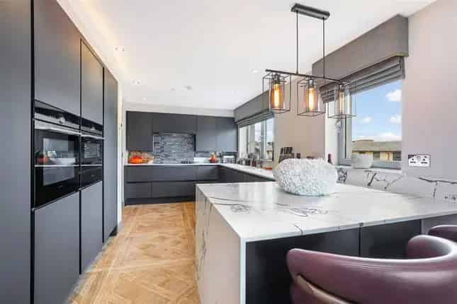Luxury 2-Bedroom Duplex Penthouse Apartment Glasgow City