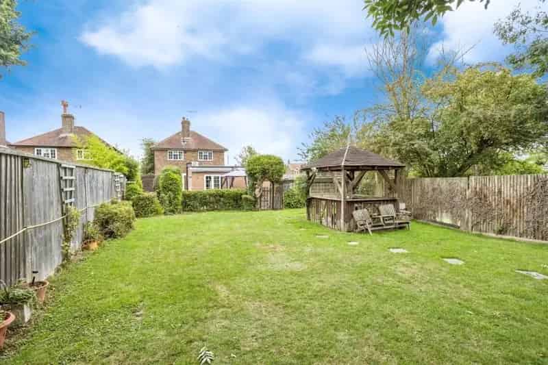 Detached Home with Annex - Ideal for Multigenerational Living