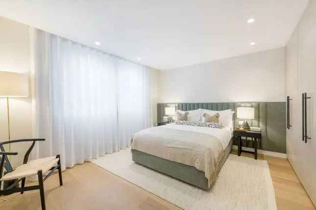 Flat for sale in Portman Square, Marylebone, London W1H