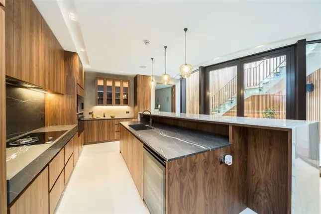 Detached House for Sale in Park Hill Clapham SW4