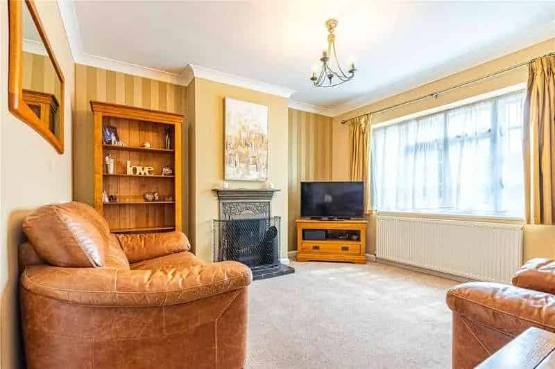 4 Bed Semi-Detached House for Sale in Dagnall