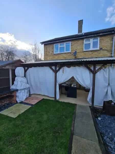Large Garden House with Decking Patio BBQ Parking