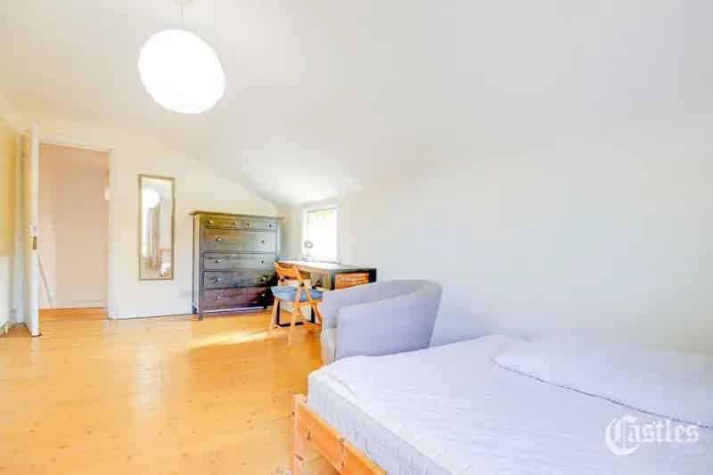 2 Bedroom Apartment House to Rent in Hackney
