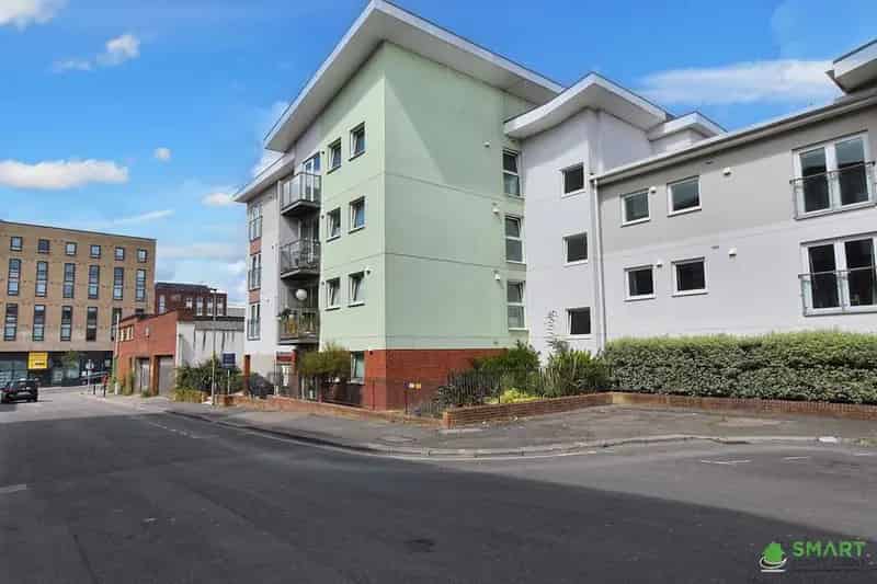 1 Bedroom Flat for Sale - Modern City Living