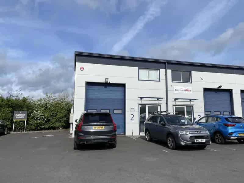 Modern Industrial Unit Near M5 J12