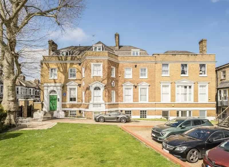 3 Double Bedroom Apartment Clapham Common  1000 sq ft Georgian Conversion