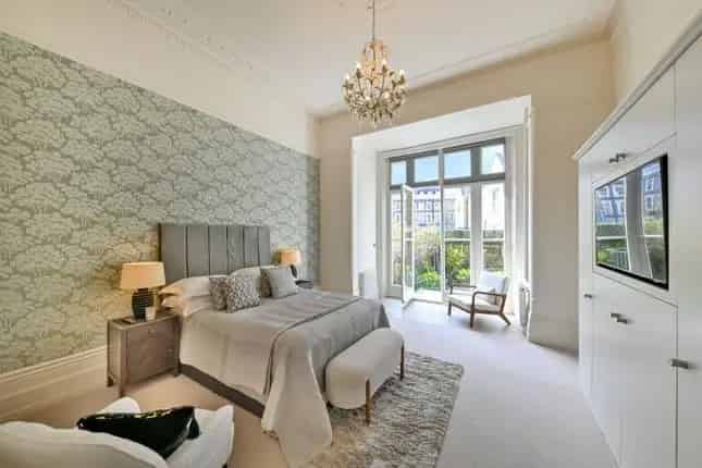 Earl's Court Square Flat for Sale - Newly Refurbished Garden Apartment