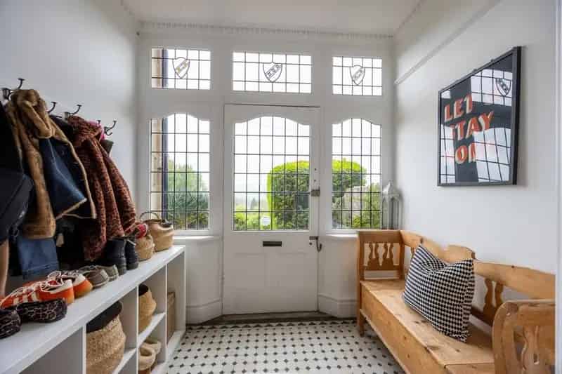6 Bedroom Semi Detached House For Sale