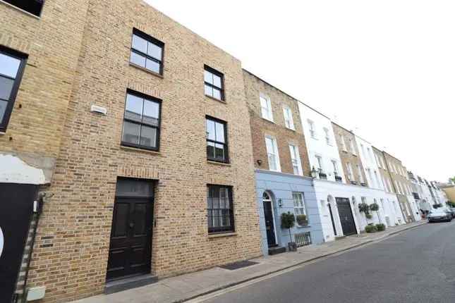 Three Bedroom Townhouse in Chelsea SW10