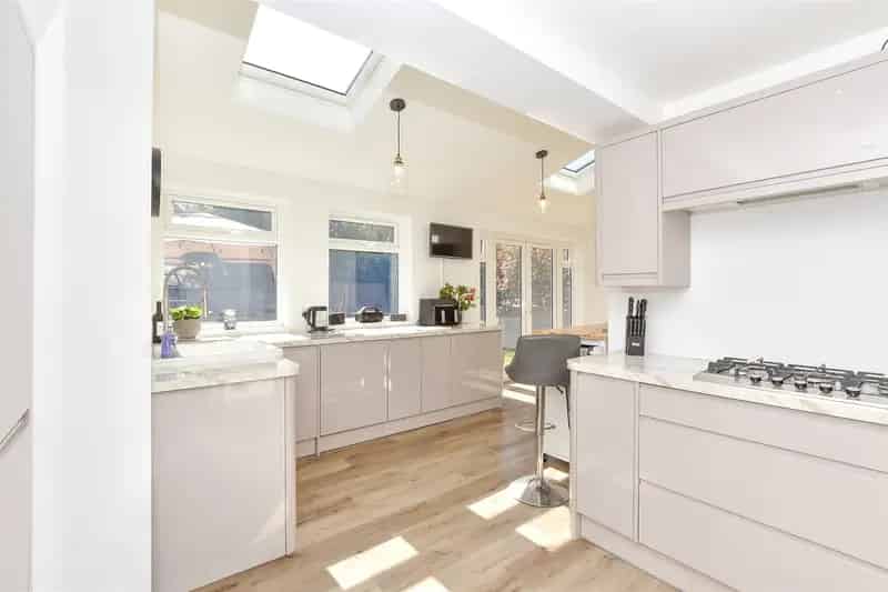3 Bedroom Detached House for Sale in Kennington