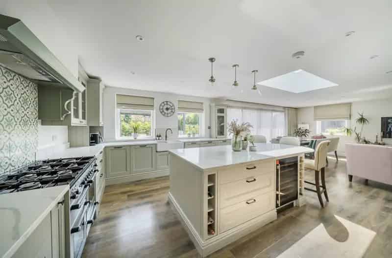 5 Bedroom Detached House in Central Windsor