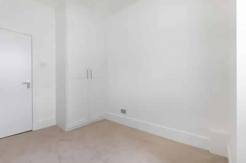1 Bedroom Flat Lansdowne Way Newly Refurbished Gated Development