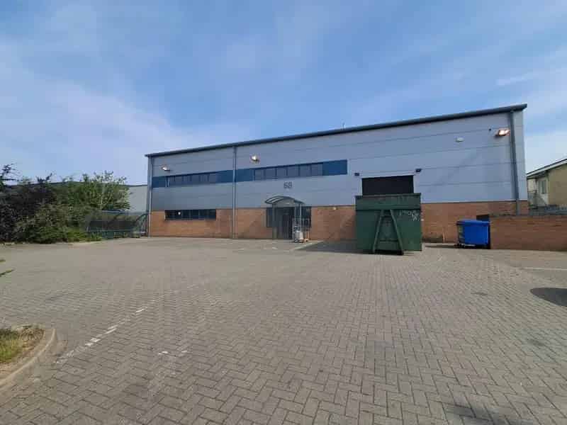 2014 Industrial Warehouse Unit with 19 Parking Spaces and PV Panels