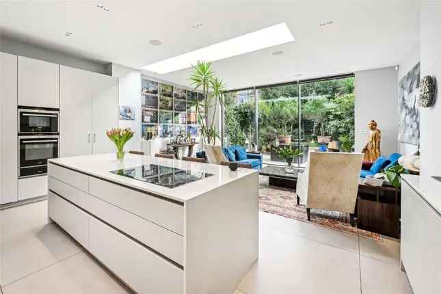 Semi Detached House for Sale in Thornton Avenue London W4