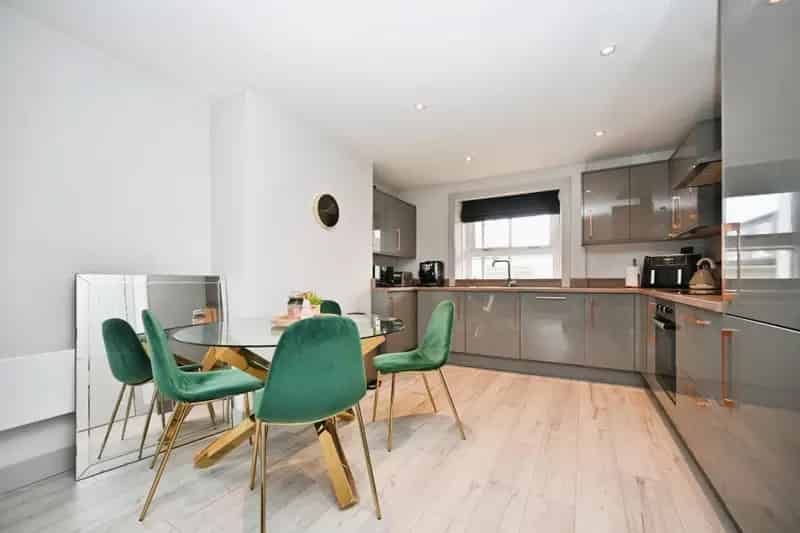 2 Bedroom Luxury Apartment For Sale in Yeadon