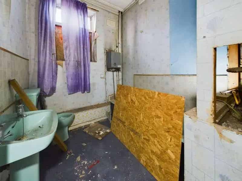 4 Bed Flat For Sale - Redevelopment Opportunity