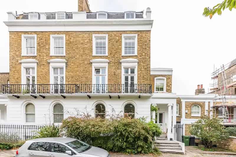 2 Bedroom Flat for Sale in Clapham