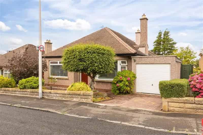 3 Bed Bungalow - Detached with 3 Reception Rooms