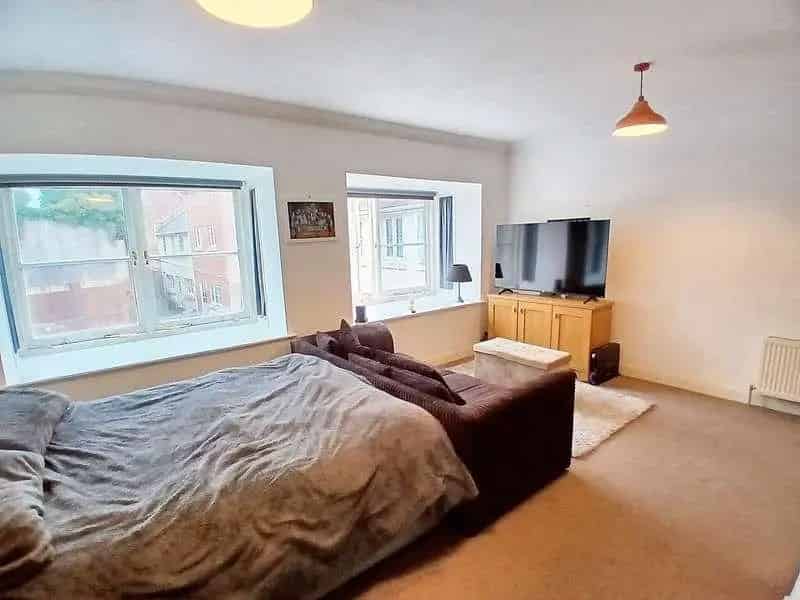 1 Bed Flat for Sale - No Onward Chain
