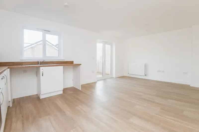 Family Home with Open Plan Kitchen Diner and En Suite