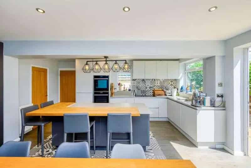 5 Bed Detached House For Sale