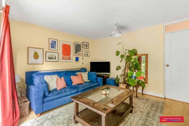 2-Bedroom House near Highgate Wood Highgate Tube Station Off Street Parking