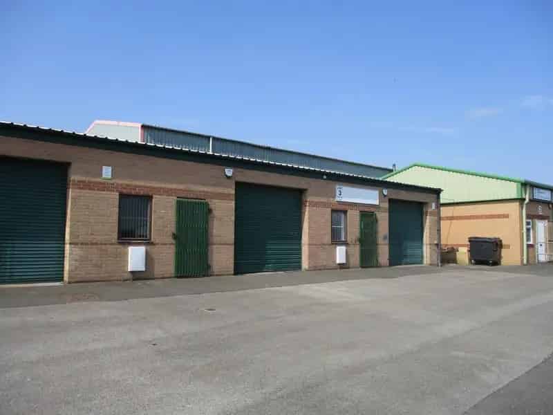 Modern Warehouse Unit To Let - 4 Parking Spaces - EPC C