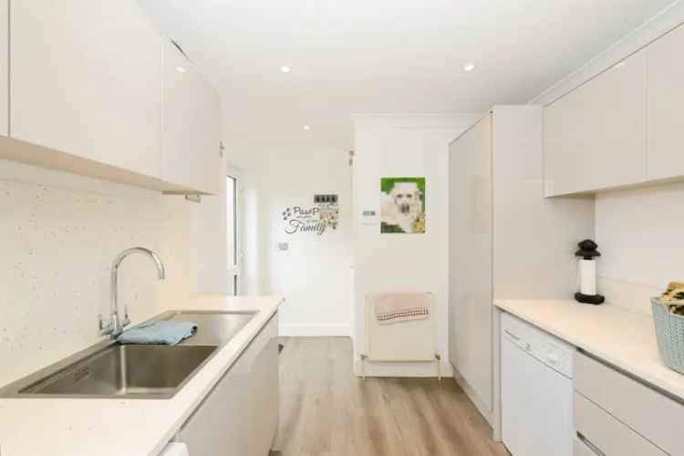 Luxury Four-Bedroom Detached House with River Lee Views