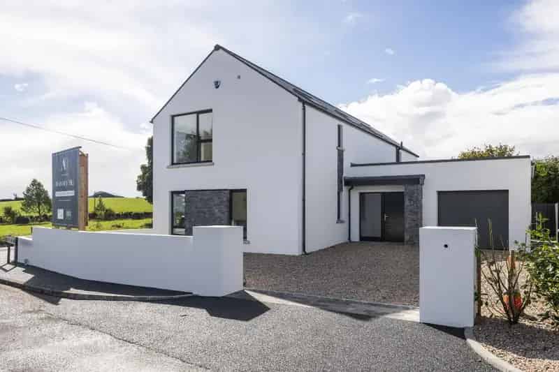 Luxury 4-Bed Detached Home with Ensuite Bathrooms and Landscaped Garden