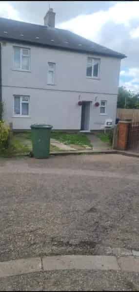 3 Bed House with Large Garden - Potential 4 Bed