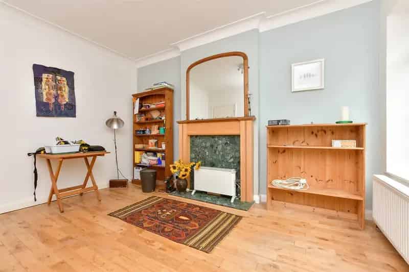 3 Bedroom Art Deco Semi-Detached House for Sale