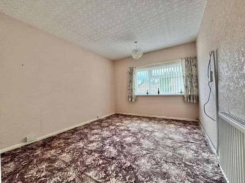 3 Bed Semi-Detached House For Sale West Bromwich