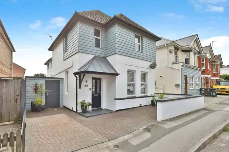 3 Bed Detached House with Annexe Off Road Parking