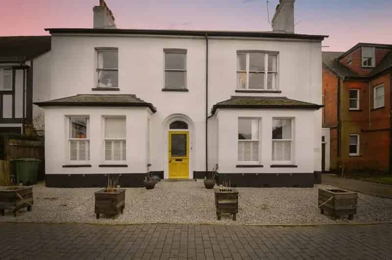 2-Bed First Floor Apartment near St Albans City Station