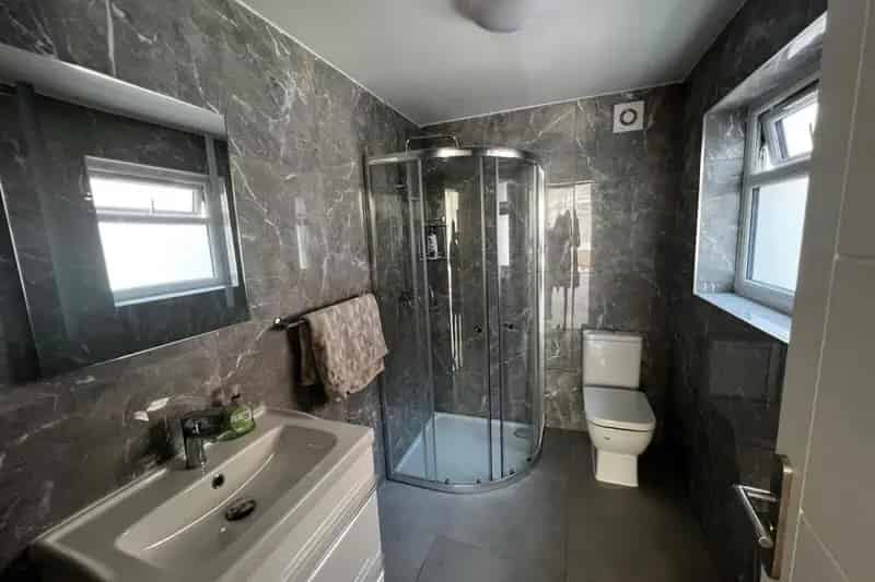 Newly Renovated 2 Bed End Terrace House HU5 Hull