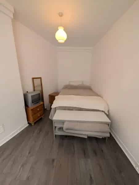 Two Bedroom Flat Near Waterloo Station  Zone 1