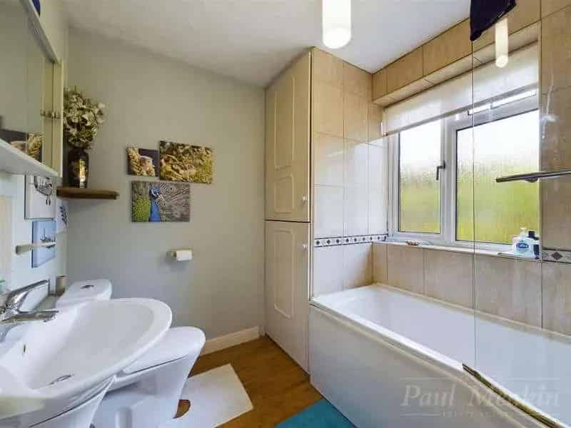 2 Bed House for Sale Near Manor Park