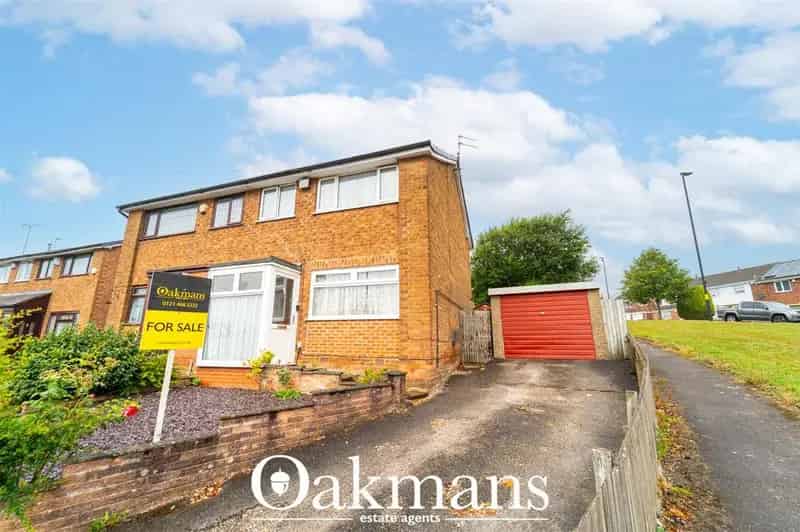 4 Bedroom Semi-Detached House for Sale in Birmingham