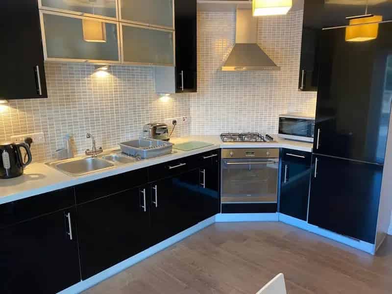 2 Bedroom Flat to Rent High Standard Decoration Private Parking