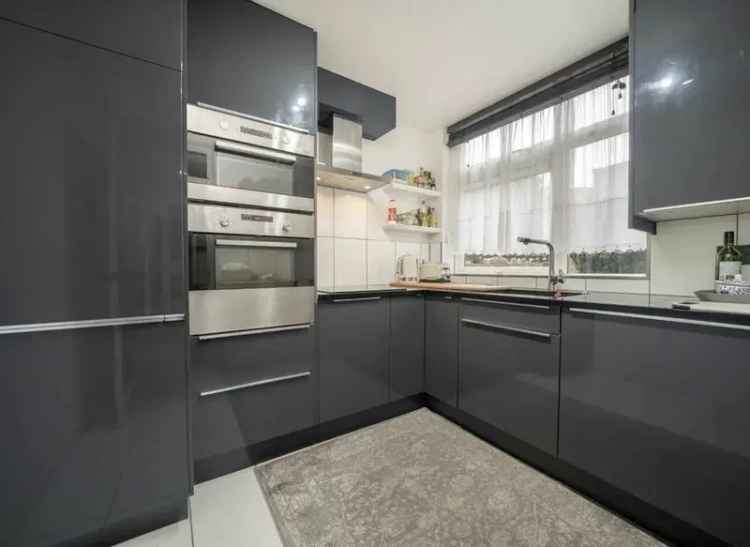 Flat For Sale in Gordon Road, London, England