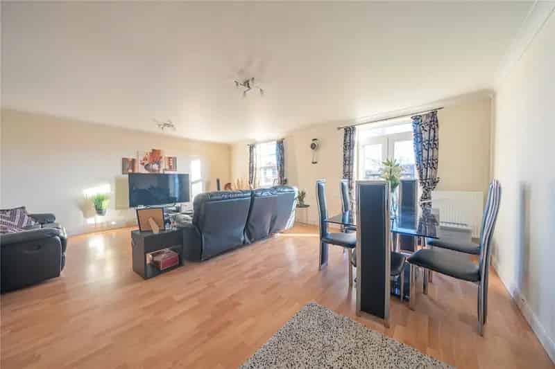 Flat For Sale , Leeds, England