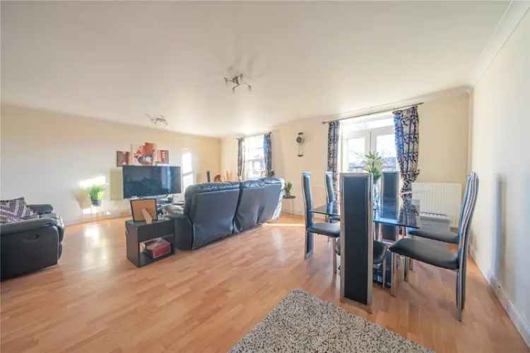 Flat For Sale in Leeds, England