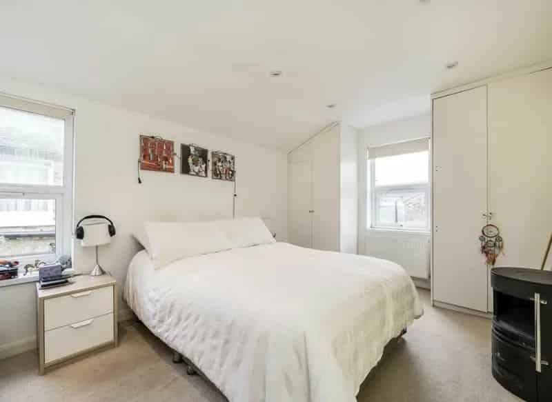 Two-Bedroom Victorian Flat - Bright Open Plan Living